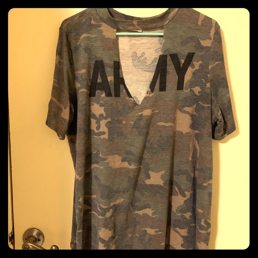 Mock/v-neck tee